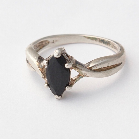 Vintage Avon Black Onyx Sterling Silver Ring Sizs 8 Marquise Cut Gemstone - Picture 3 of 5